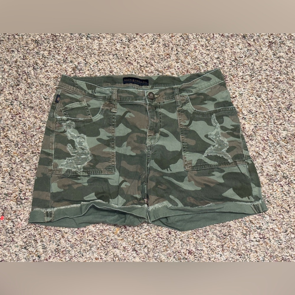 Women's size 12 Rock &โ Republic Women's Green Camouflage shorts bumpershoot